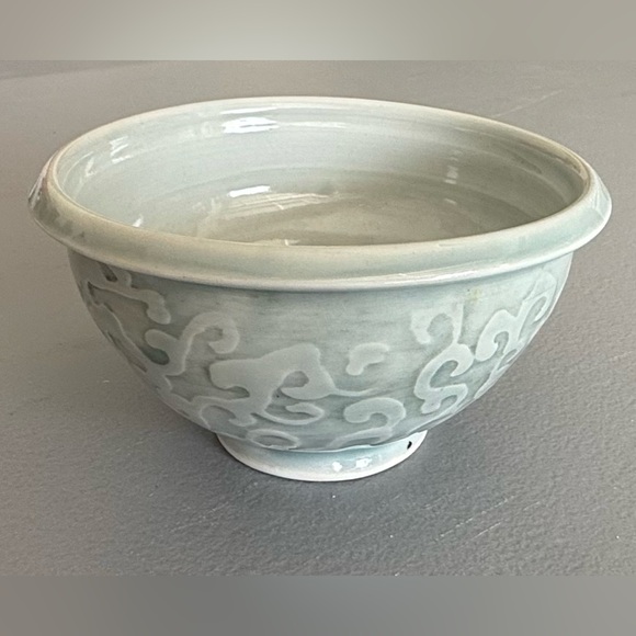 Hand-made Sage Colored Glaze Ceramic Bowl - Picture 1 of 7